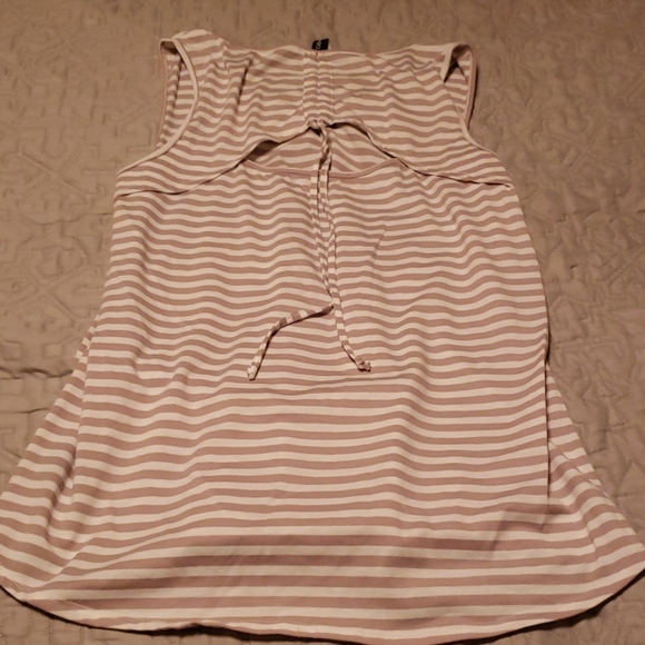 Sleeveless top - Picture 1 of 2